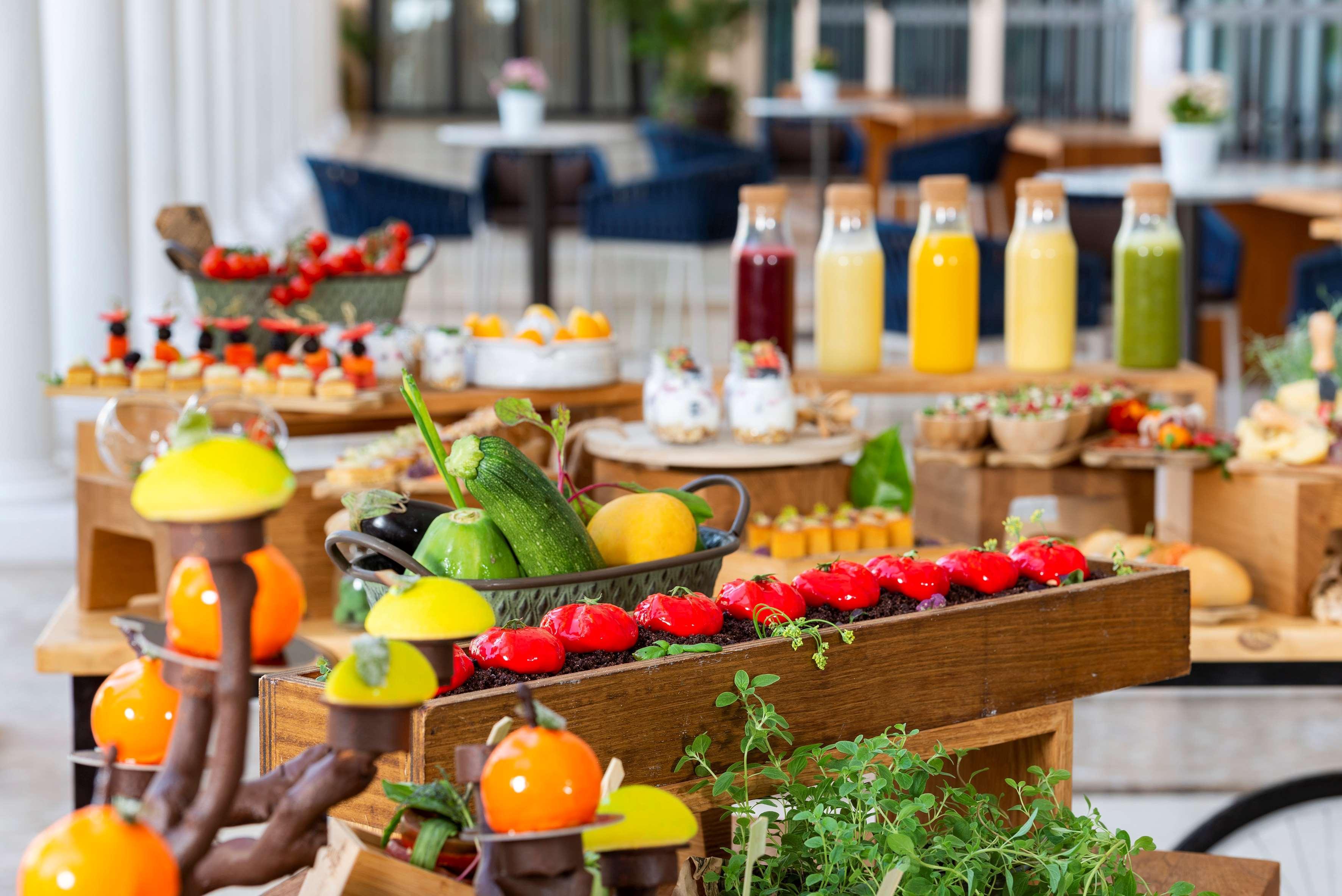 Gran Melia Palacio De Isora Resort & Spa Alcalá la Real Εξωτερικό φωτογραφία A buffet at a hotel