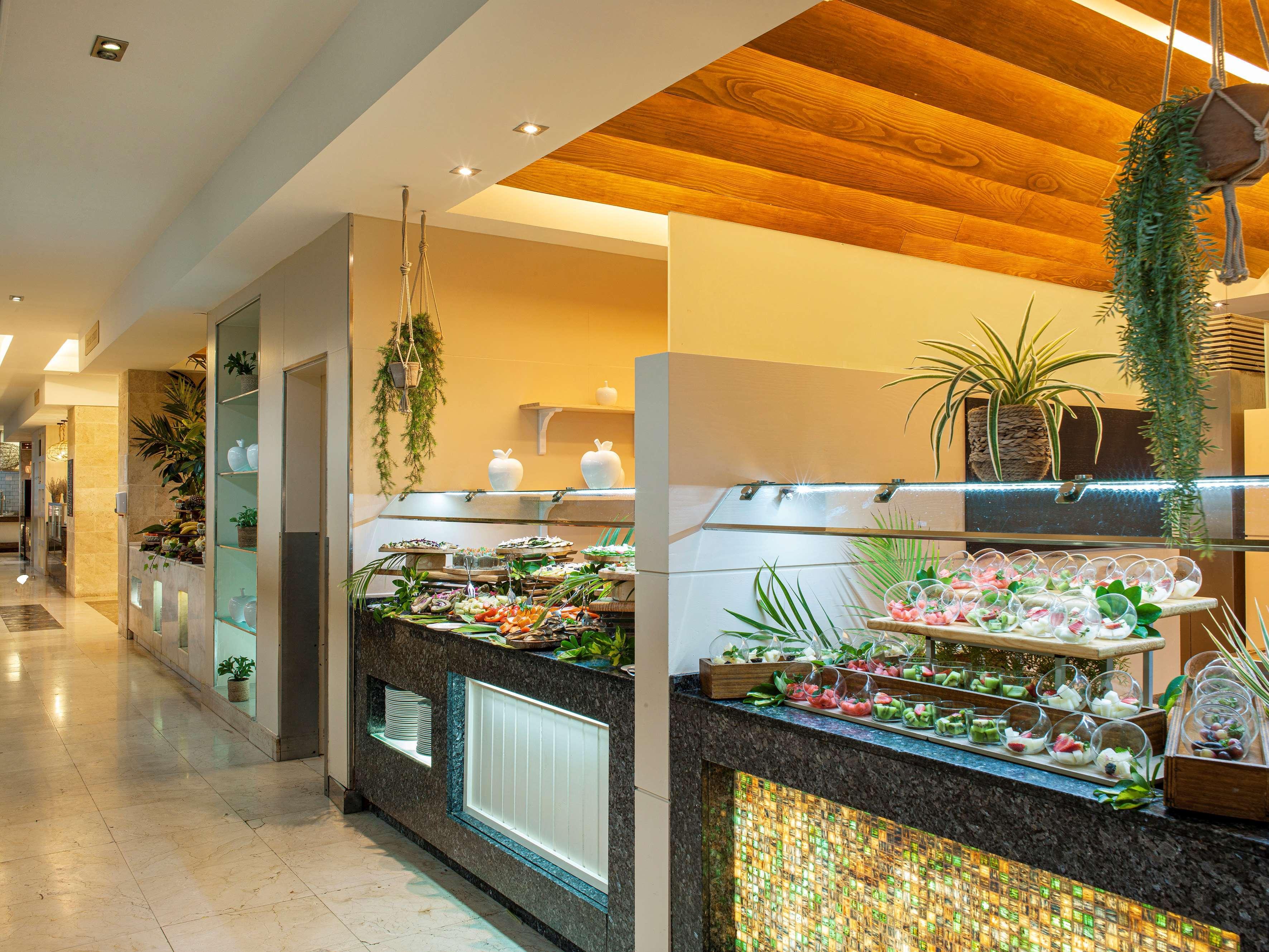 Gran Melia Palacio De Isora Resort & Spa Alcalá la Real Εξωτερικό φωτογραφία A buffet at a hotel