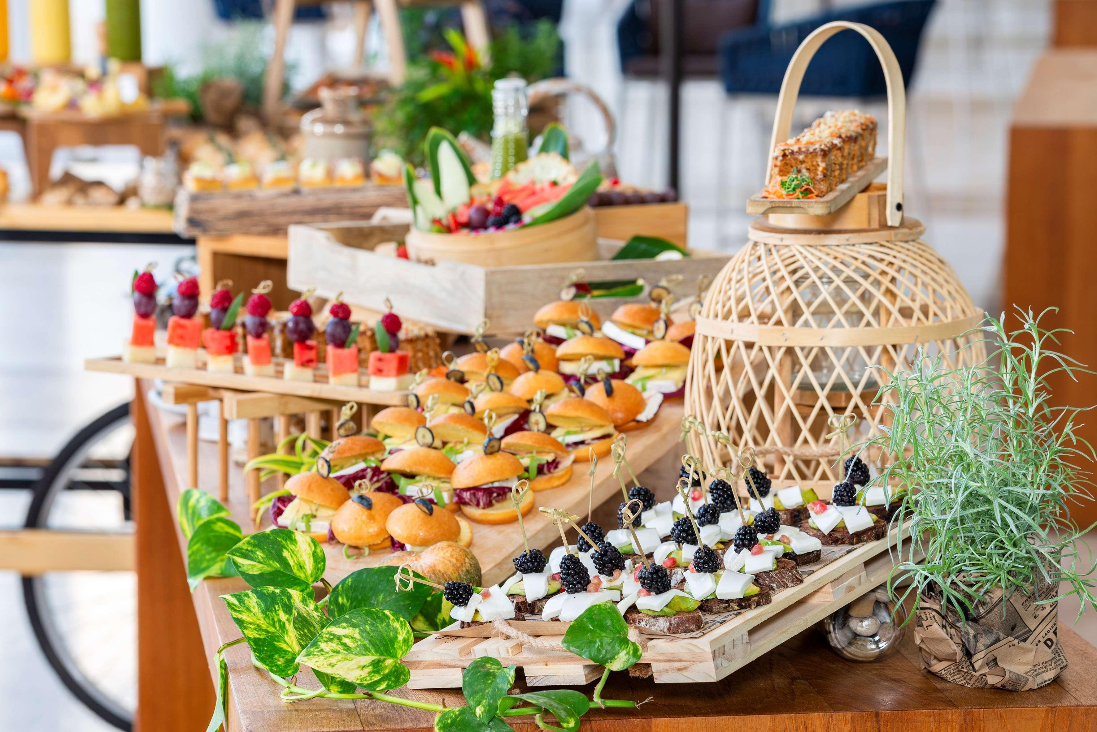 Gran Melia Palacio De Isora Resort & Spa Alcalá la Real Εξωτερικό φωτογραφία A selection of desserts