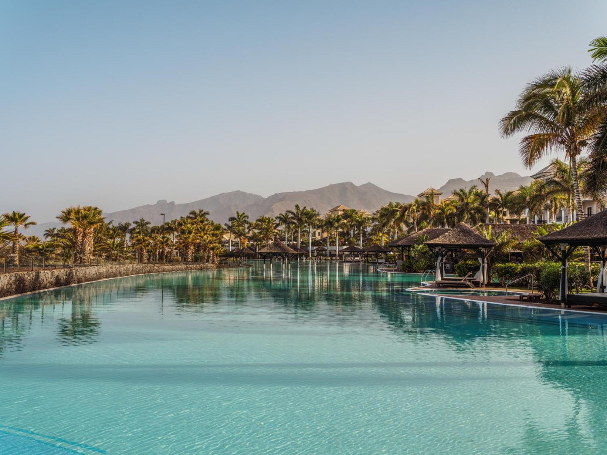 Gran Melia Palacio De Isora Resort & Spa Alcalá la Real Εξωτερικό φωτογραφία The swimming pool at the resort